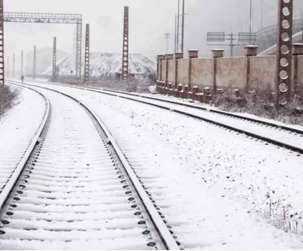 冬天已到，雨雪天氣增多，應(yīng)該怎么做才能防止凈化板發(fā)潮？